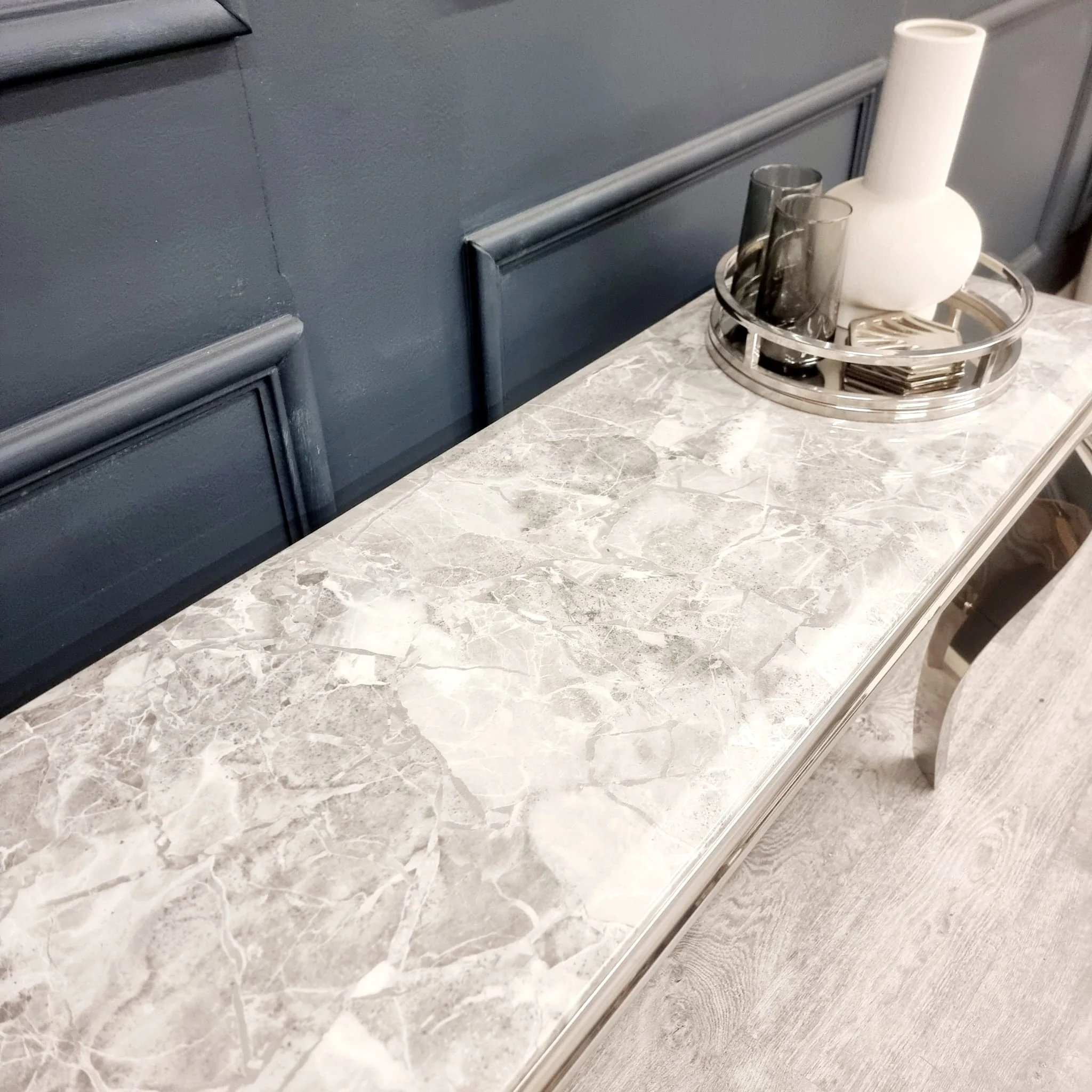 Louis Console Iv White 89