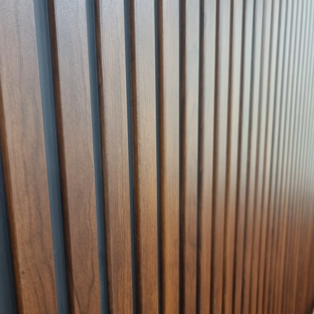 Waterproof WPC Wood Effect Slatted Wall Panel – Dark Oak – 235cm x 15cm (14 pack)