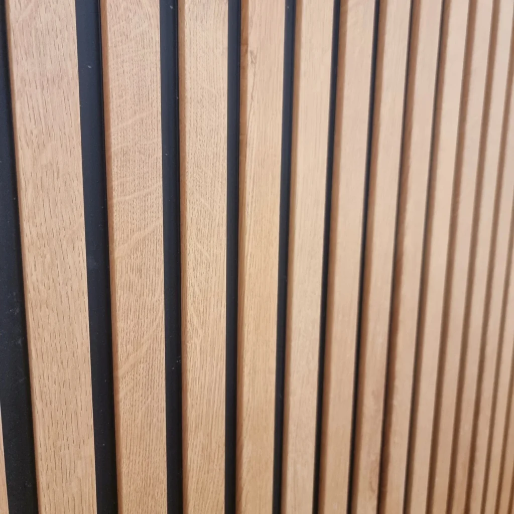 Waterproof WPC Wood Effect Slatted Wall Panel – Light Oak – 235cm x 15cm (14 pack)