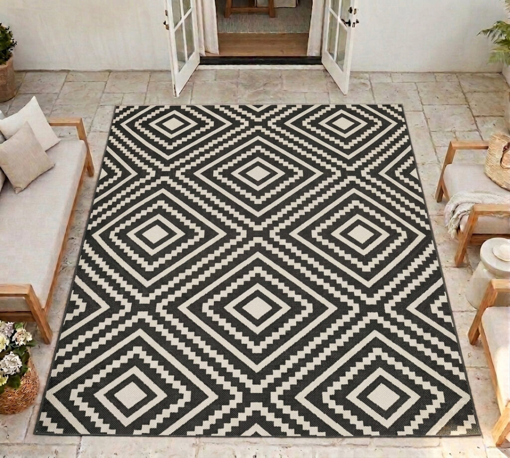 Terrace Large Diamond Black Rug